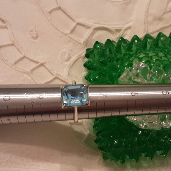 VINTAGE 925 SOLID STERLING, GENUINE 6CT. EMERALD CUT BLUE TOPAZ RING, SIZE 8 - Picture 5 of 17